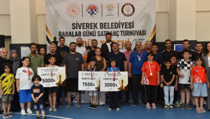 Babalar Günü Satranç Turnuvasında Şampiyonlar Ödüllerine Kavuştu