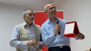 Öğretmen Mehmet Sinan Akçiçek'e sürpriz veda 