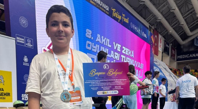 Siverekli Öğrenci Akıl ve Zekâ Oyunlarında Türkiye Birincisi Oldu