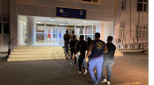 Kendilerini Polis Olarak Tanıttılar, 1,25 Milyon Liralık Vurgun Jandarmadan Kaçmadı