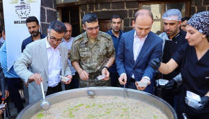 Siverek'te vatandaşlara aşure ikramı