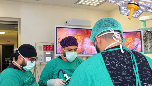 Şanlıurfa'da 12 Santimetrelik Kitle Robotik Cerrahiyle Çıkarıldı