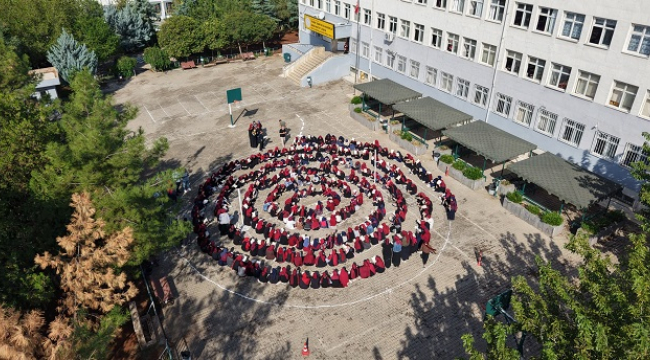 Siverek'te 300 Öğrenci 10 Dakikada Hatim İndirdi